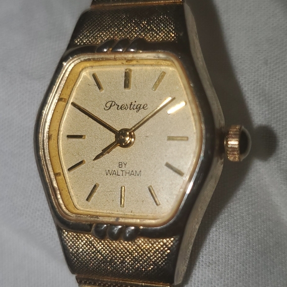 Gold tone Prestige by Waltham - Picture 6 of 7